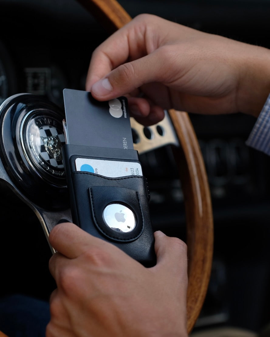 Apple Airtag Cardholder Banner mobile